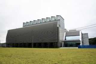 ヤフーとIDCフロンティア、福島県白河市の環境対応型大規模データセンターを稼働開始