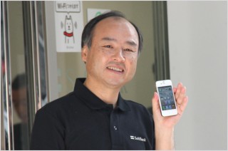 日経電子版、ソフトバンクがイー・アクセスを2000億円弱で買収と報道 