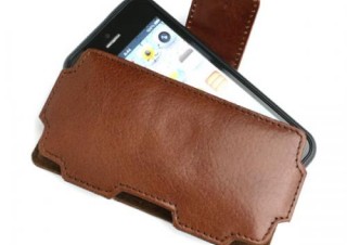 シリコンジャケットを装着していてもOK、iPhone5向け本革横型ポーチケース