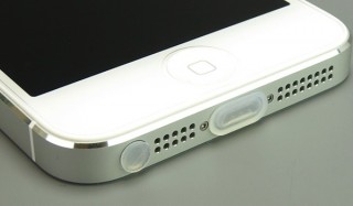 細かいゴミやホコリの侵入を防止、iPhone5向けポートキャップセット