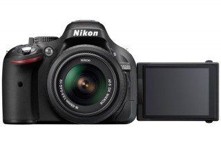 ニコン、横開きモニタを備えるデジタル一眼レフカメラ「D5200」を発売