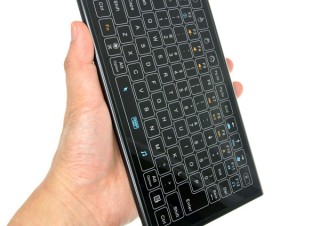 エバーグリーン、タッチ操作式のフラットなBluetoothキーボードを発売