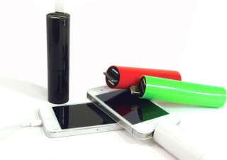 CROY、ポップなデザインの携帯バッテリー「Energy Stick/Stage」