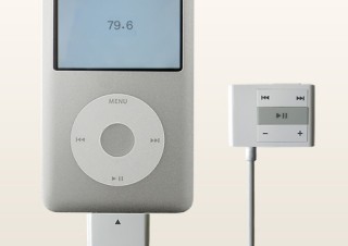 手元で操作できるiPod用FMチューナー搭載コントローラー