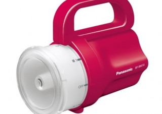 パナソニック、どの電池にも対応する「電池がどれでもライト」を発売