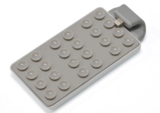 JTT、24個の吸盤でiPhone5と一体化させられるモバイルバッテリーを発売