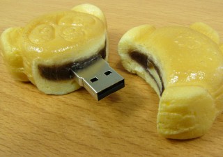 パンダ焼を模したUSBメモリー