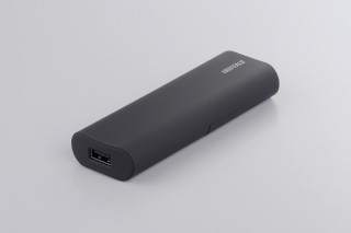 バッファロー、単三形乾電池で使用できるスマホ用のモバイル充電器を発売