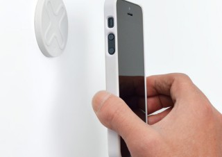 スペック、壁面などに設置できるiPhone用のマウントセット「Wallee」を発売