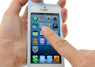 エバーグリーン、指に掛けられるリングを実装したiPhone5用ケースを発売