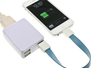 エバーグリーン、マグネットつきLightningケーブル