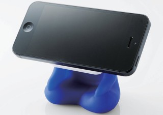 エレコム、座っている人の形を模したスマホスタンド「アイボウスタンド」