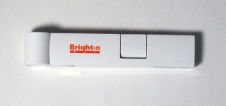 USBプラグを収納可能 4ポートスティックハブ