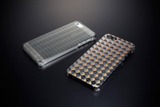 トリニティ、“柄が剥がれない”iPhone5カバーの新柄「Herringbone/Studs」