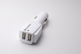 2ポートを装備 USBシガーソケット充電器