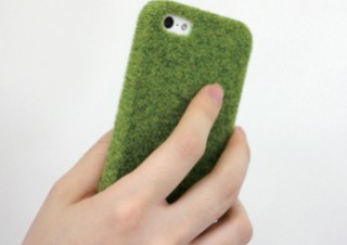 エージーリミテッド、パイル植毛で芝生の質感を再現したiPhoneケース「Shibaful」発売