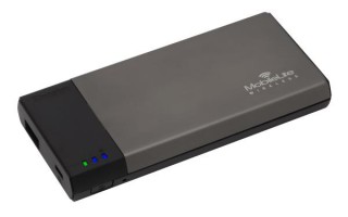 Kingston、バッテリーチャージャー内蔵のカードリーダ「MobileLite Wireless」