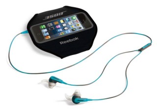 ボーズ、スポーツでの汗や水しぶきに強いヘッドホン「Bose SIE2i sport headphones」にブルー追加