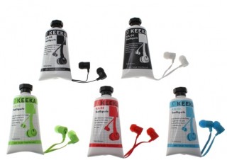 ケーブルの絡まりを防止、「チューブケース付カラフルカナルイヤフォン」を発売