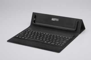 バッファロー、iPad用のケース一体型BTキーボード「BSKBB19BK」を発売
