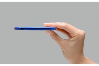 UQ、WiMAXモバイルルータ「URoad-Aero」に新色のブルーを追加