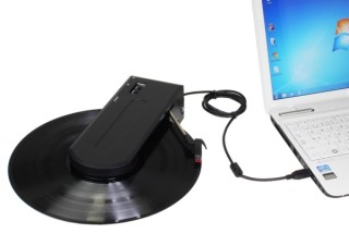エバーグリーン、USB接続のポータブルレコードプレーヤーを発売