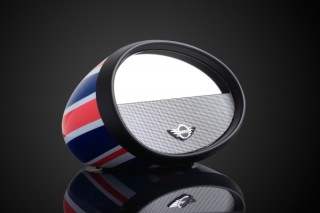 「BMW MINI」のドアミラーにユニオンジャックをデザインしたBluetoothスピーカー