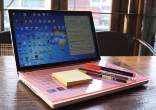 エバーグリーン、ノートパソコンのキーボード部を机として扱えるパネルを発売