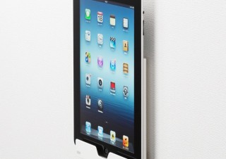 サンワ、マグネット内蔵のタブレット用ホルダー「MR-TABST8W」を発売