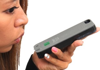 サンコー、iPhone5向けアルコールチェッカー内蔵バッテリーケースを発売