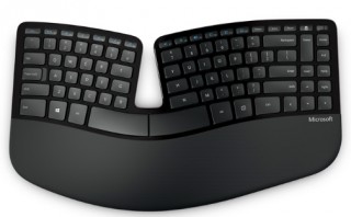 米Microsoft、左右分割で翼を広げたように見えるキーボードとマウスのセット