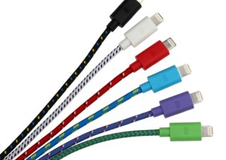 上海問屋、カラフルな布スリーブ外装のLightningケーブルを発売