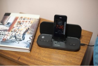 イメーション、2つ折りで持ち運びに便利なLightningコネクタ対応ポータブルスピーカー