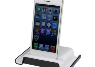 上海問屋、充電＆同期機能・USBポートを備えたiPhone5用Lightningドックスタンド