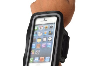 iWatchを待ちきれない人に！ iPhone5を手首に装着できるウェアラブルバンド