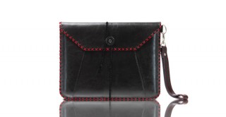 クラシカルな巻き物をイメージしたiPad用レザースリーブ「Full Leather Vellum case for iPad」