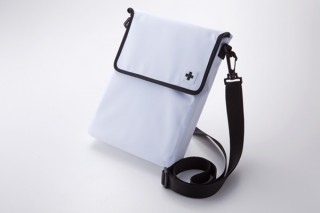 トリニティ、iPad用アウトドアバッグ「Outdoor Bag for iPad」を発売