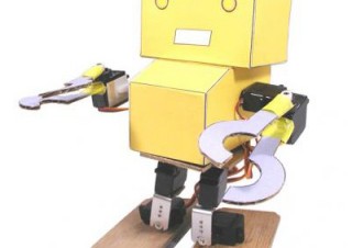 浅草ギ研、TVリモコンで制御できる入門用の歩行ロボットキット「ダンボット」