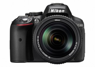 ニコン、Wi-Fi機能やGPSを内蔵するデジタル一眼レフカメラ「D5300」