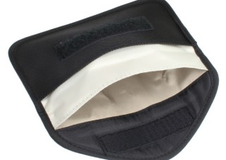 上海問屋、入れるだけで強制的に圏外にできるスマホケースを発売