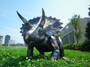 神奈川県／鉄に温もりを注ぎ込む「鉄の造形作家 マノミホ展」