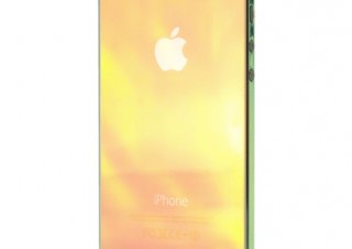 見る角度によって輝きがオーロラのように変化、iPhone 5s保護フィルム発売