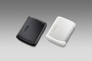 NECがポータブルルータに参入--出張先で使える約20gの小型な「AtermW300P」発表