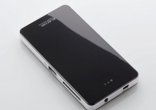 エレコム、SDカードやUSBメモリにワイヤレスでアクセスできるカードリーダーを発売
