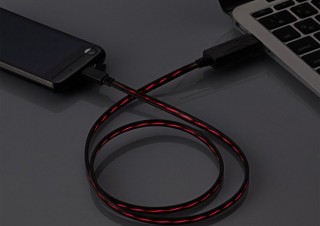 エレコム、ケーブルやコネクタが光って充電状況を知らせる「光るmicroUSBケーブル」