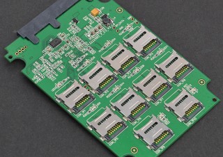 サンコー、10枚のmicroSDメモリーカードをSATA接続化するキットを発売