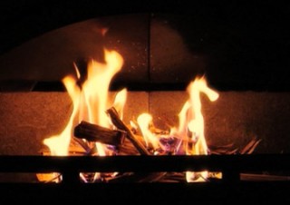 いつでもクリスマス気分、バチカン降誕祭や「薪が燃えている映像」をニコ生で放送