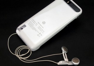 スペック、自動巻き取り機能付きのイヤホンを内蔵するiPhoneケースを発売