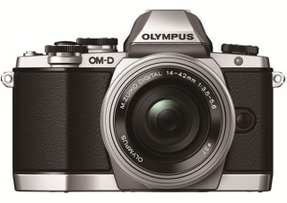 オリンパス、ミラーレス一眼デジカメ“OM-D”のエントリー機「E-M10」を発売
