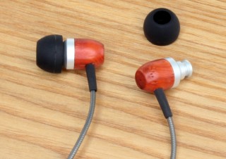 上海問屋、ハウジングの素材を竹製と木製から選べるカナル型イヤホンを発売
